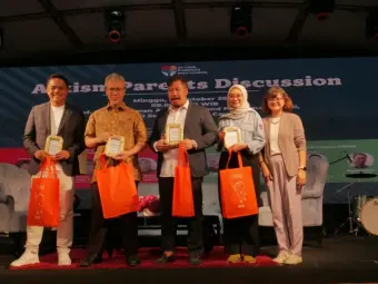 .thumbs · Penghargaan - Autism Parent 1 (1) (1)